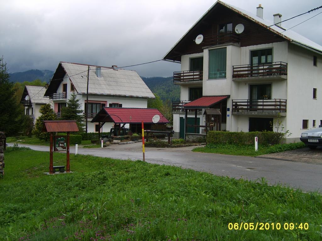 Guest House Raukar Crni Lug Exterior photo